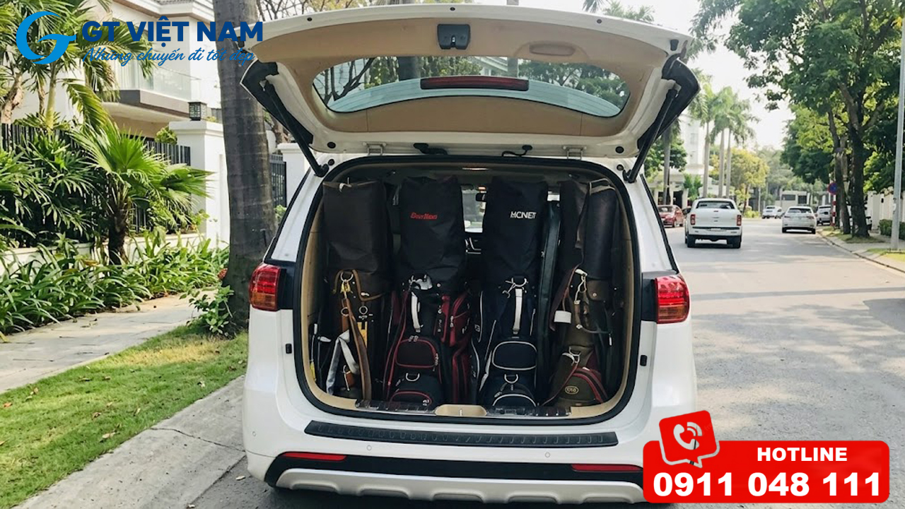 Cốp xe Carnival chứa 4-5 bộ gậy golf đi sân golf Chí Linh